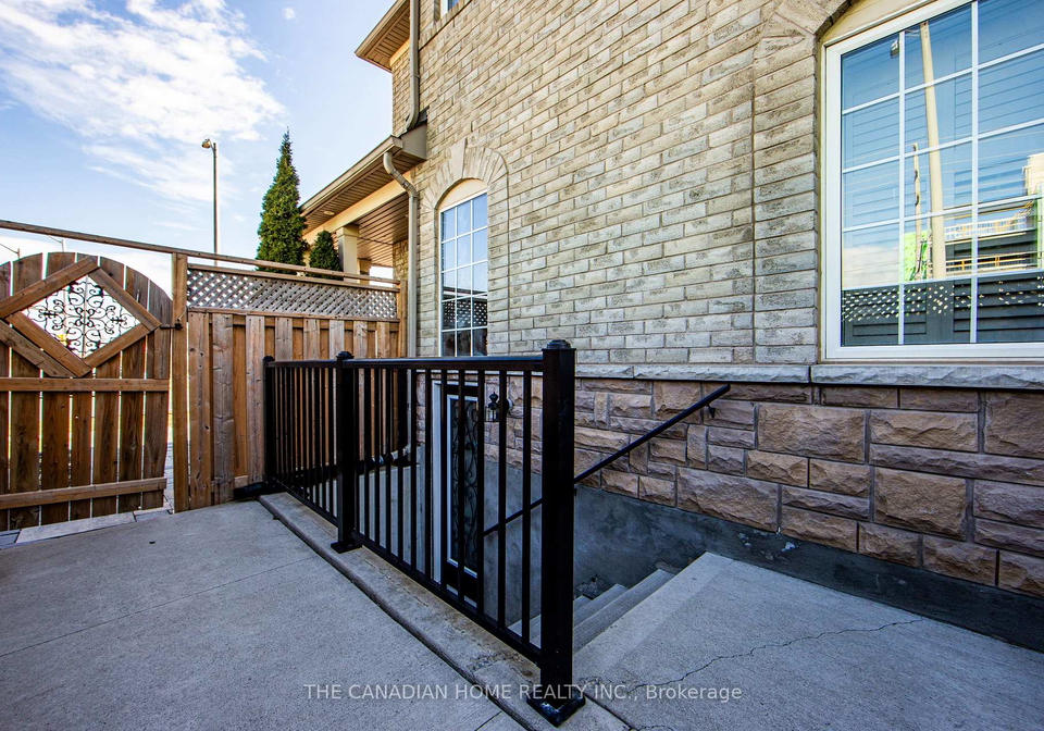 983-kennedy-circle-milton-ontario-w12414528