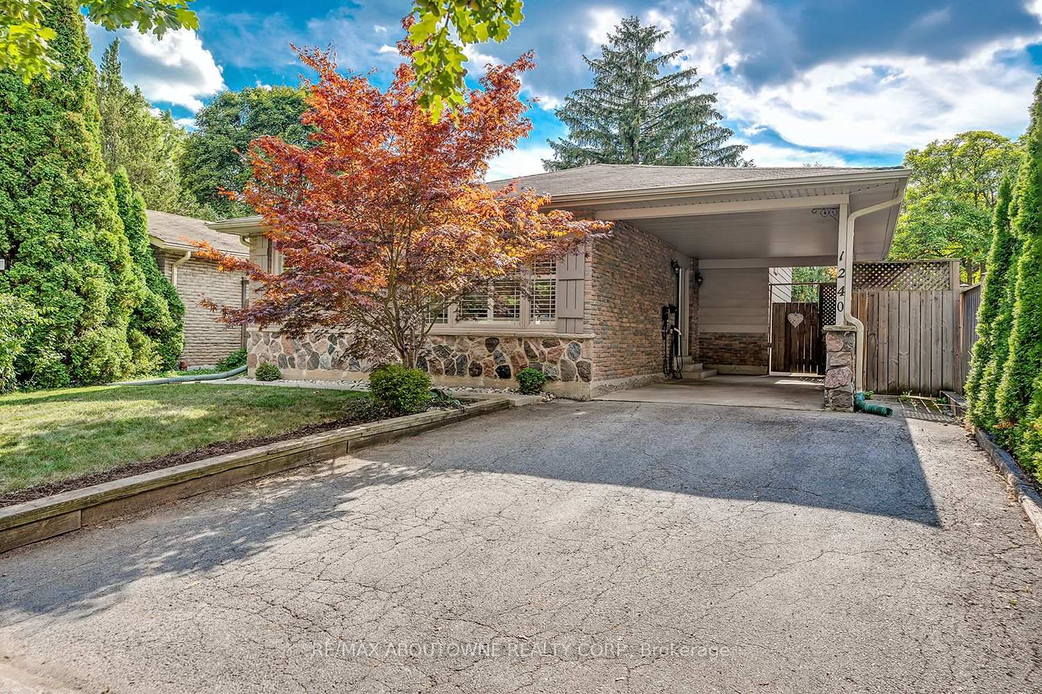 1240-oxford-avenue-oakville-ontario-w12415386