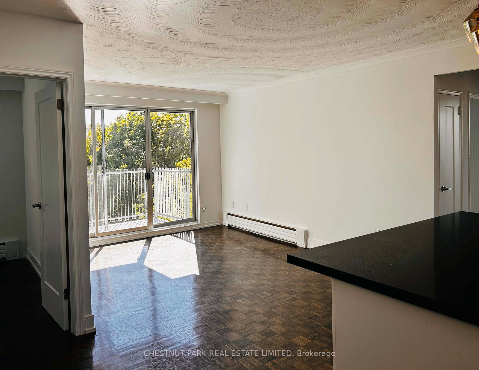 4-superior-avenue-etobicoke-ontario-w12415555