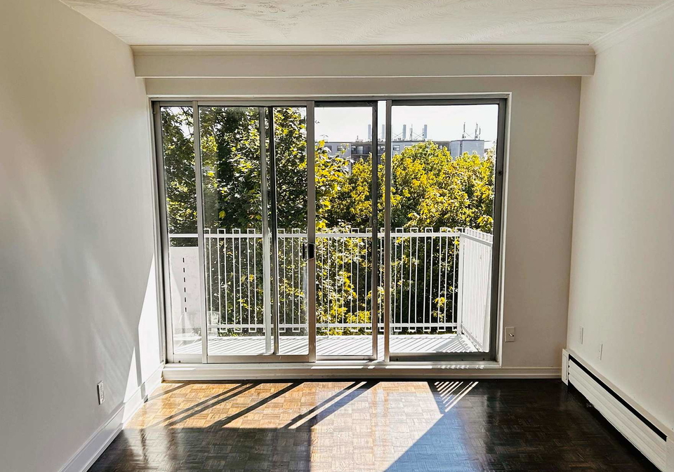 4-superior-avenue-etobicoke-ontario-w12415555