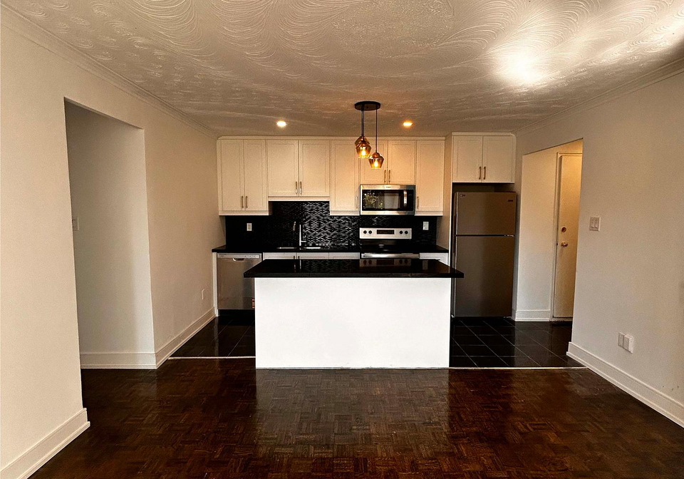 4-superior-avenue-etobicoke-ontario-w12415555