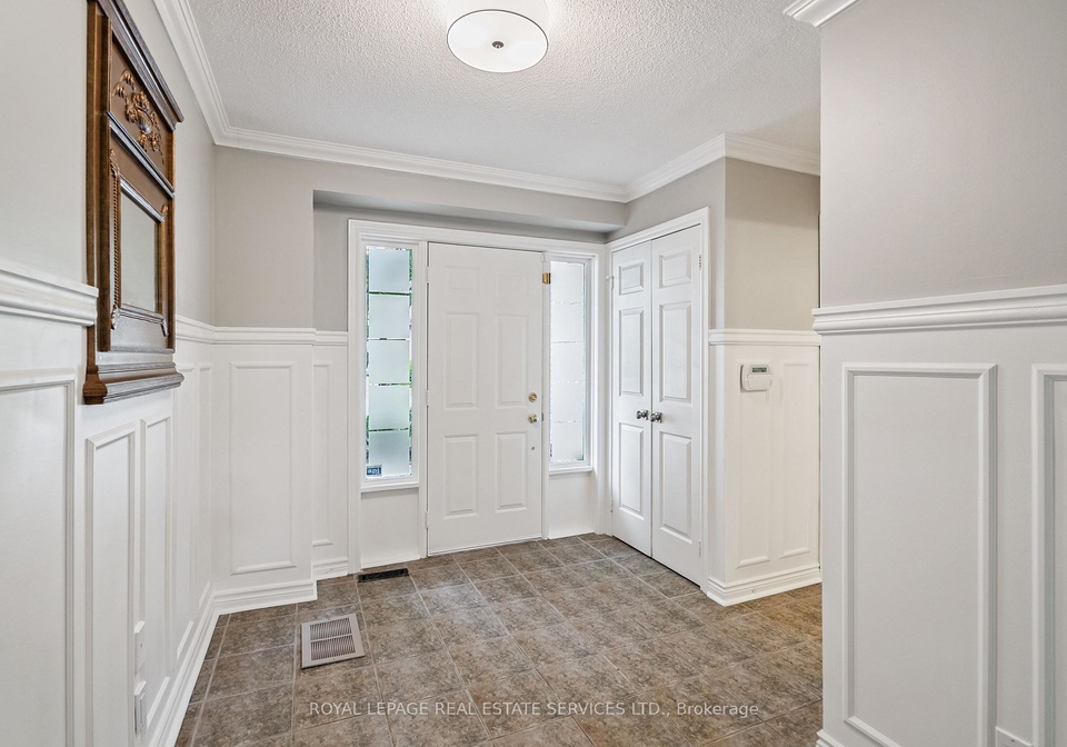 1100-queens-avenue-oakville-ontario-w12416243