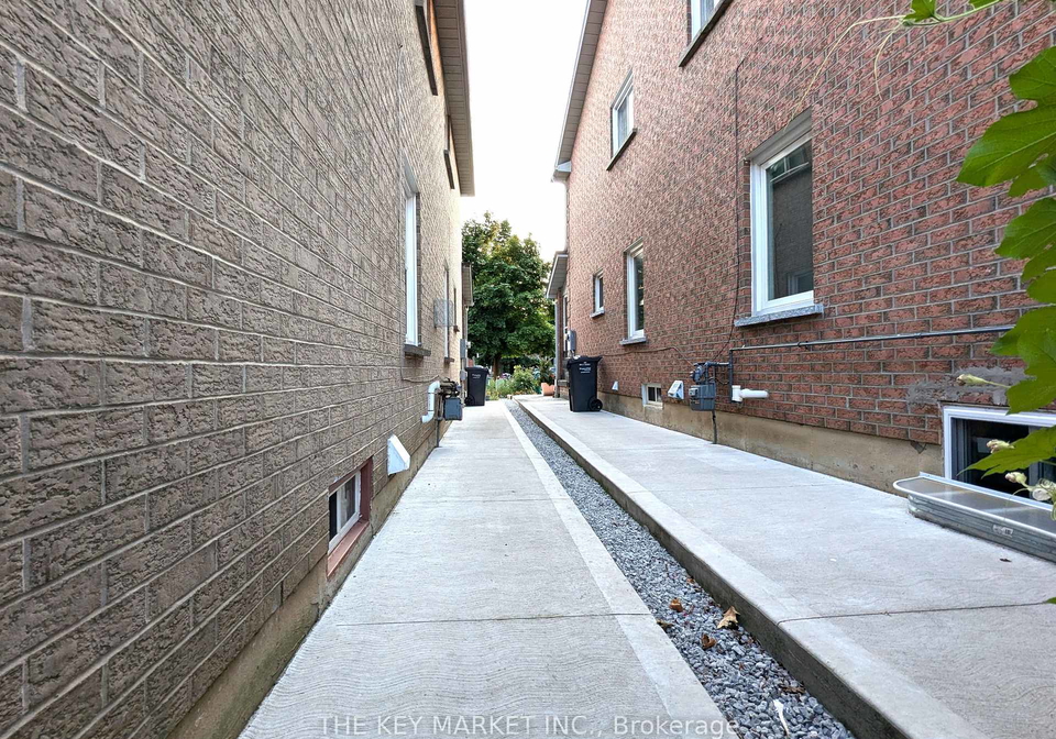5479-cosmic-crescent-mississauga-ontario-w12417060