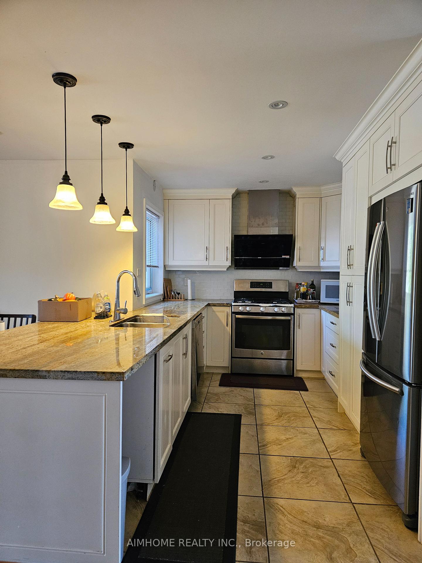 34-battersea-cres-battersea-crescent-w-north-york-ontario-w12417249