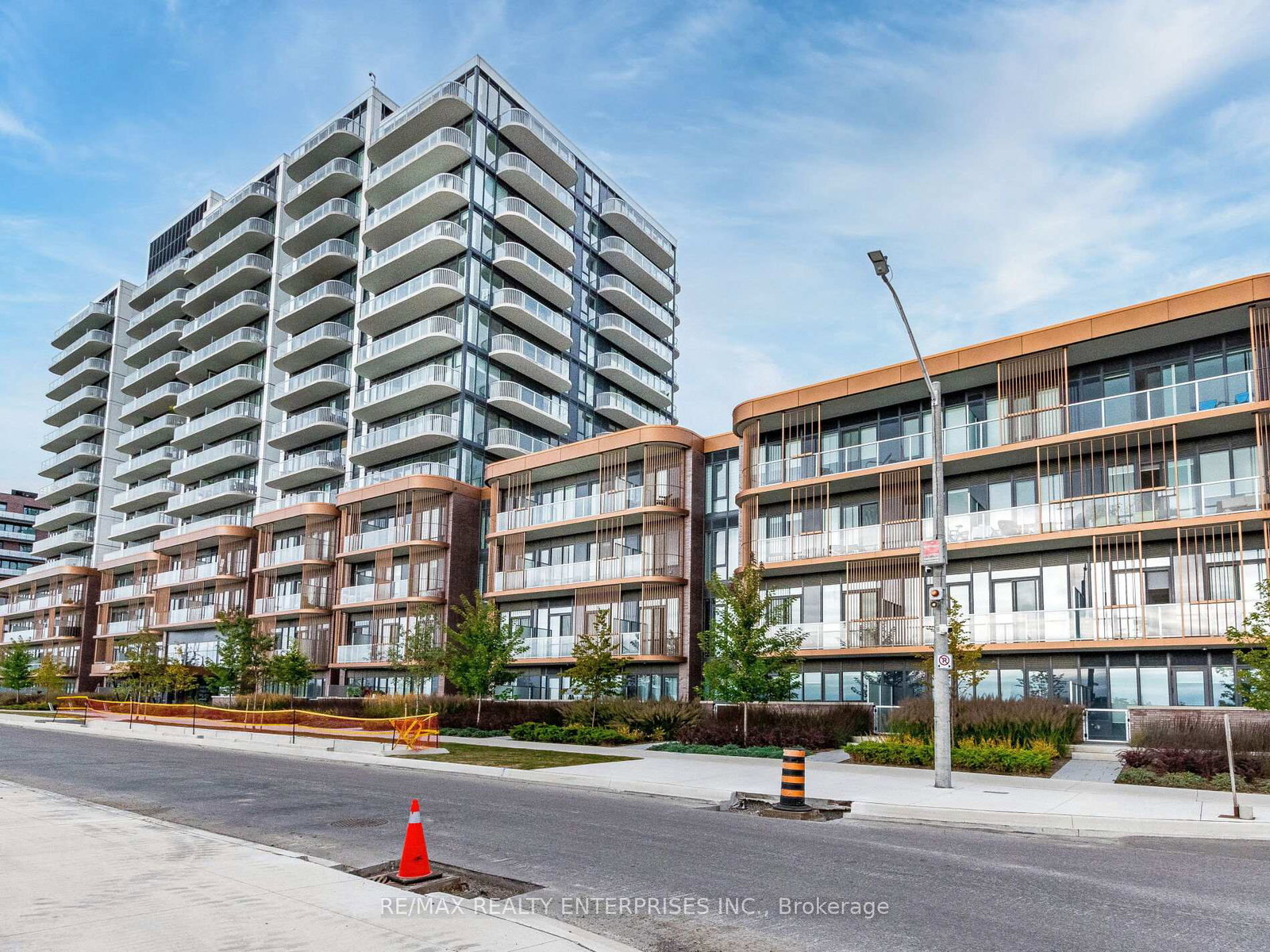 220-missinnihe-way-mississauga-ontario-w12417327