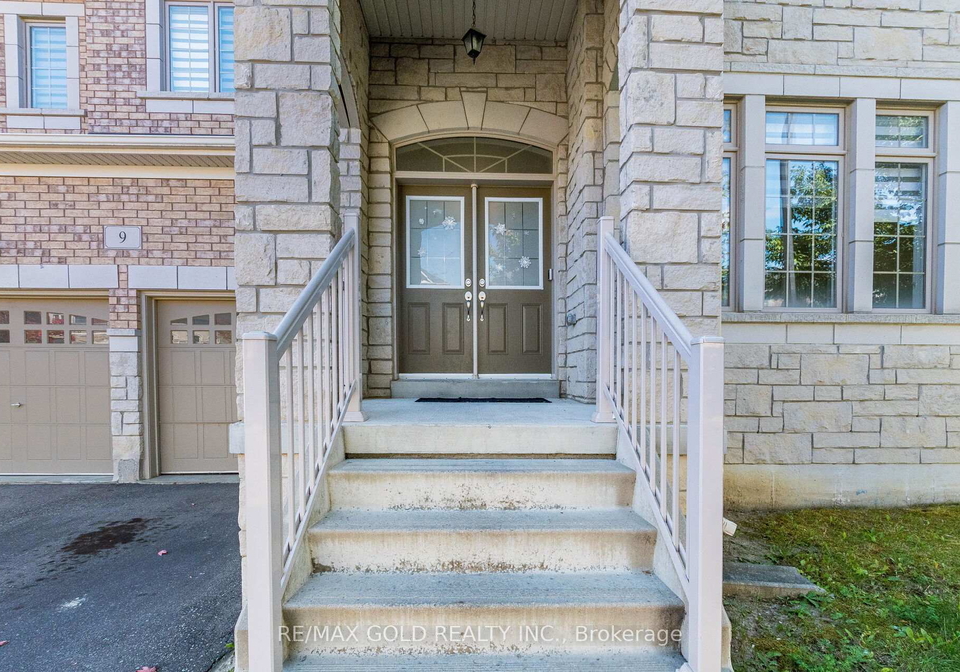 9-venue-road-brampton-ontario-w12417586