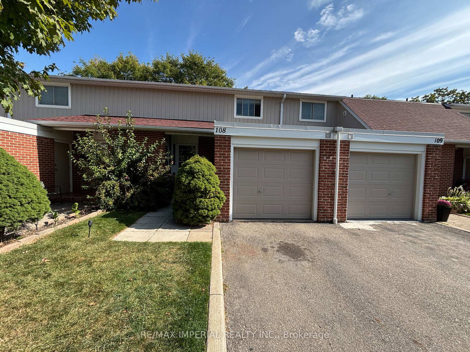215-valley-boulevard-mississauga-ontario-w12417613
