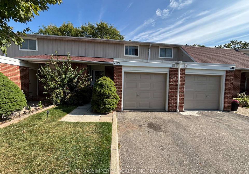 215-valley-boulevard-mississauga-ontario-w12417613