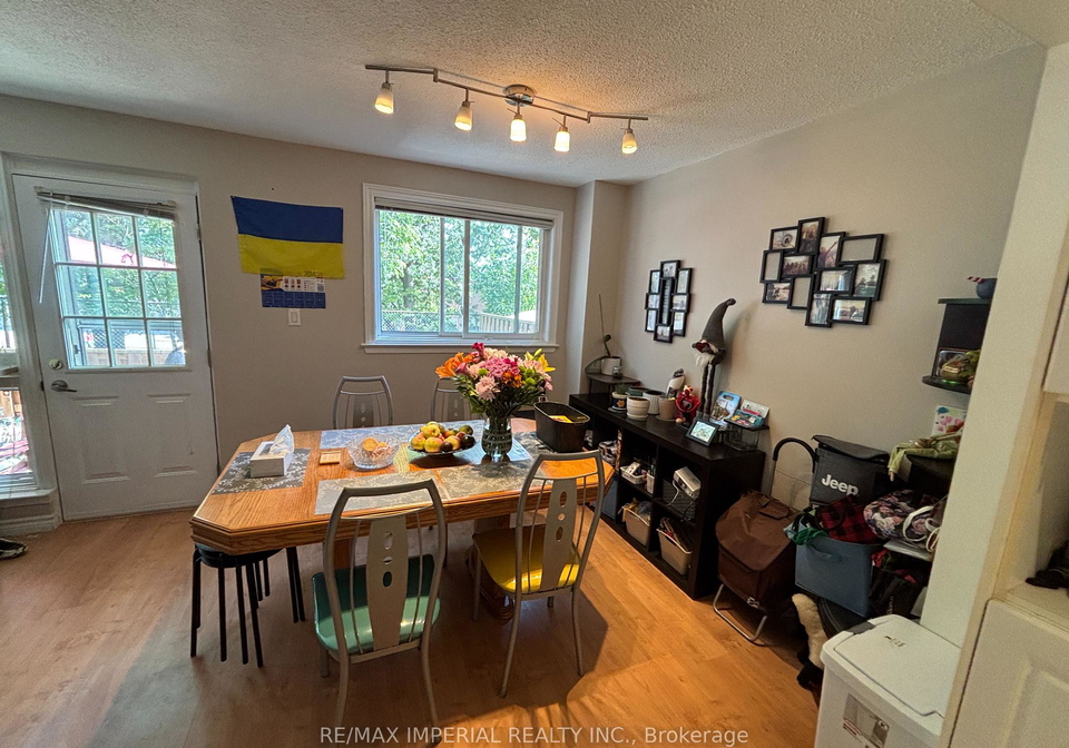 215-valley-boulevard-mississauga-ontario-w12417613