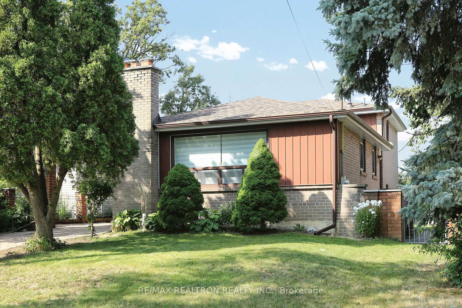80-bloomington-crescent-york-ontario-w12417651