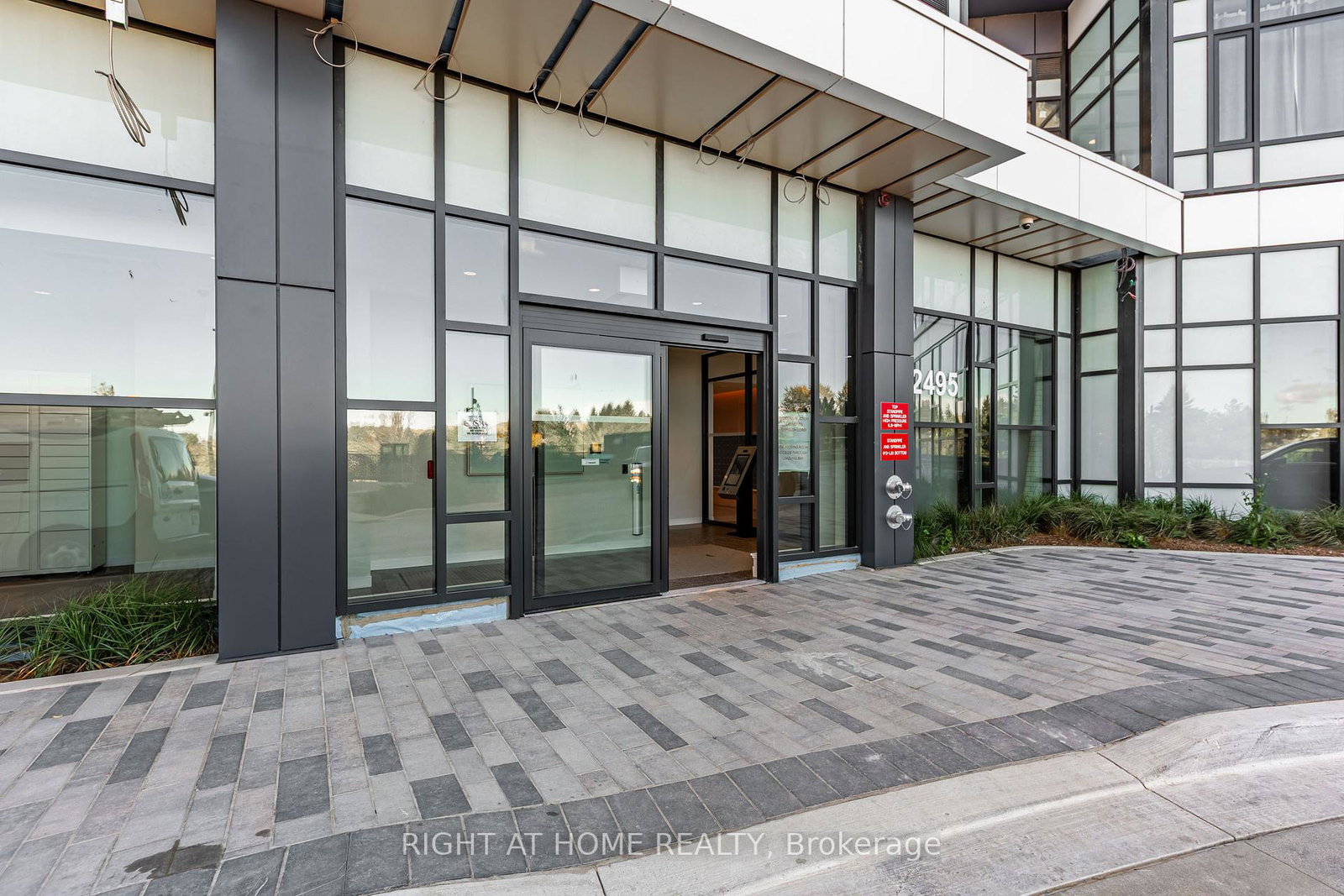 2495-eglinton-avenue-w-mississauga-ontario-w12417811