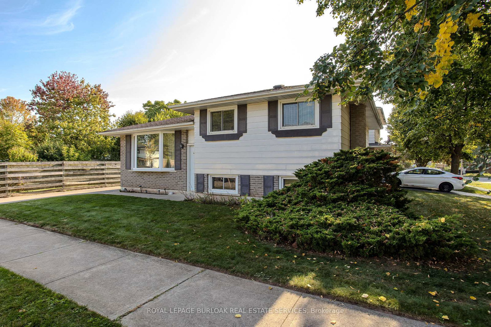 196-mendel-court-oakville-ontario-w12419604