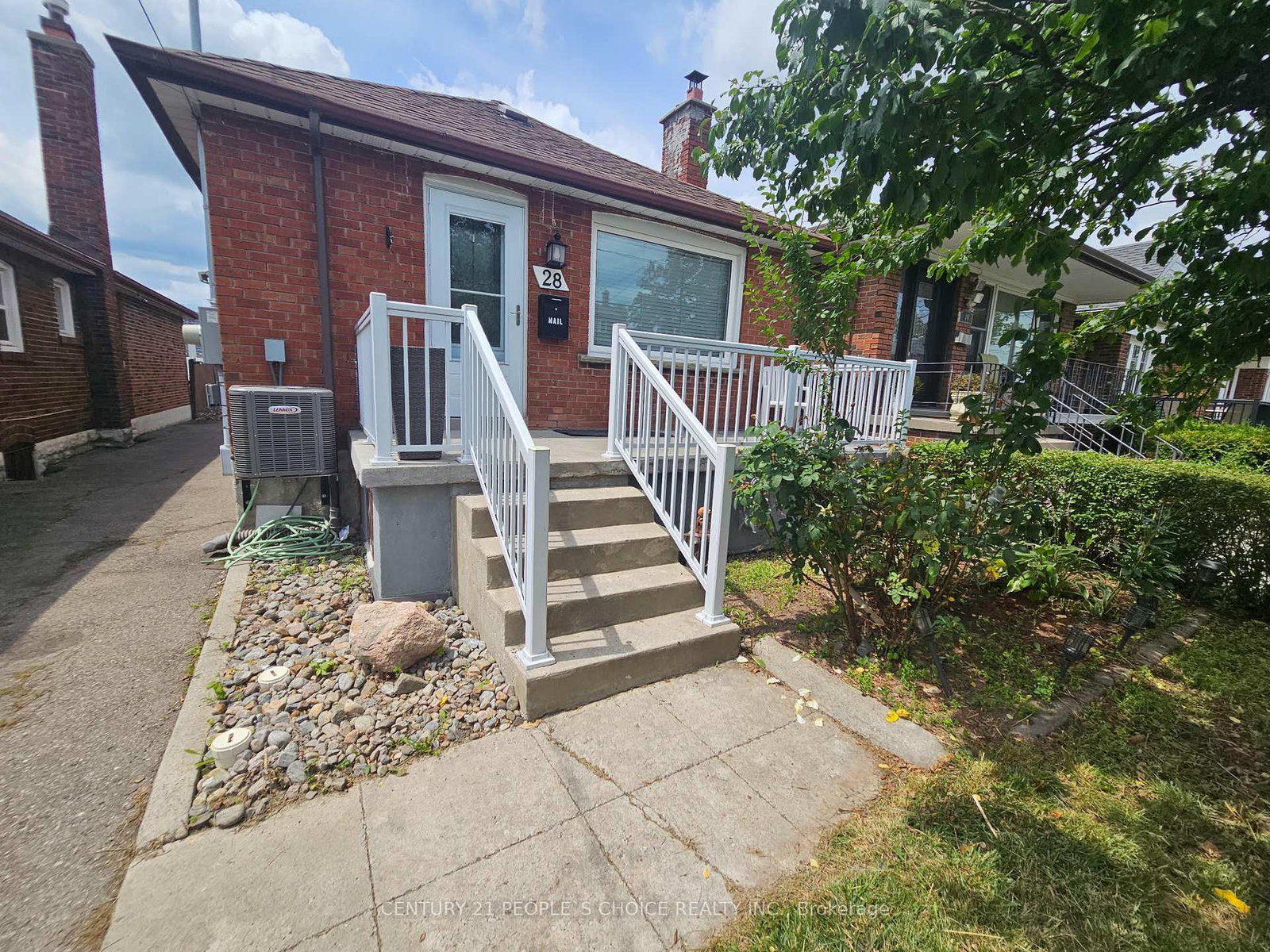 28-montcalm-avenue-north-york-ontario-w12419918