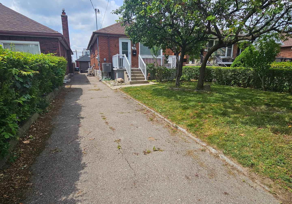 28-montcalm-avenue-north-york-ontario-w12419918