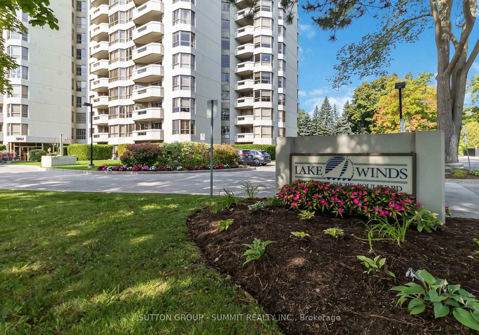 1201-north-shore-boulevard-e-burlington-ontario-w12423401