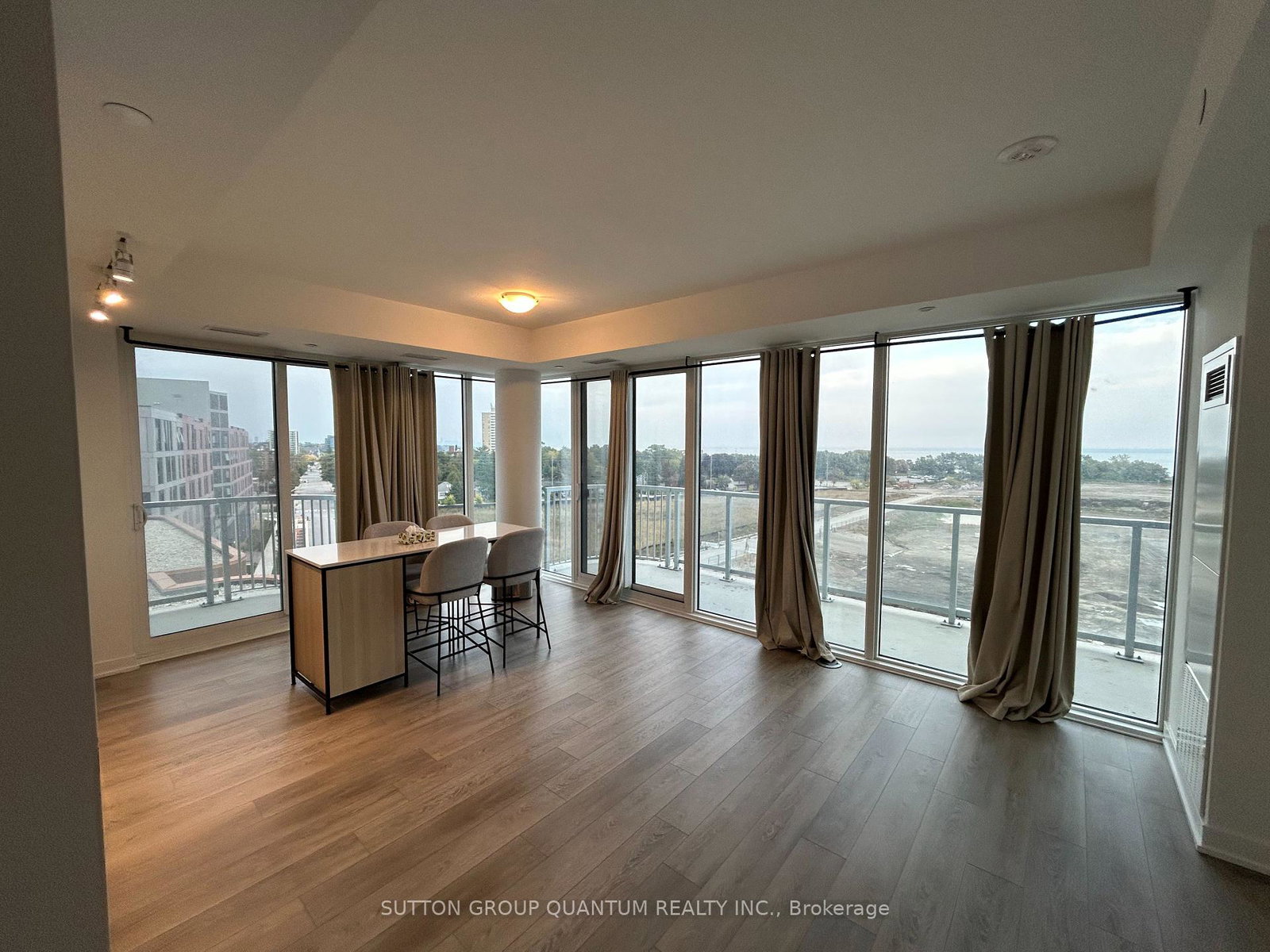 220-missinnihe-way-mississauga-ontario-w12423856