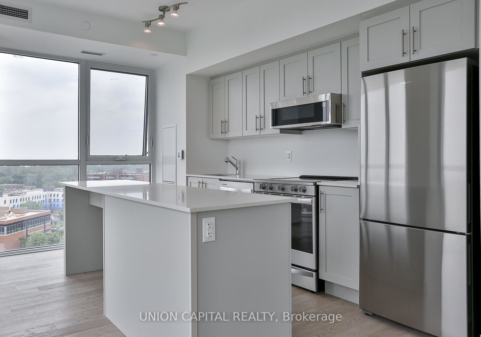 1063-douglas-mccurdy-comm-circle-mississauga-ontario-w12424991