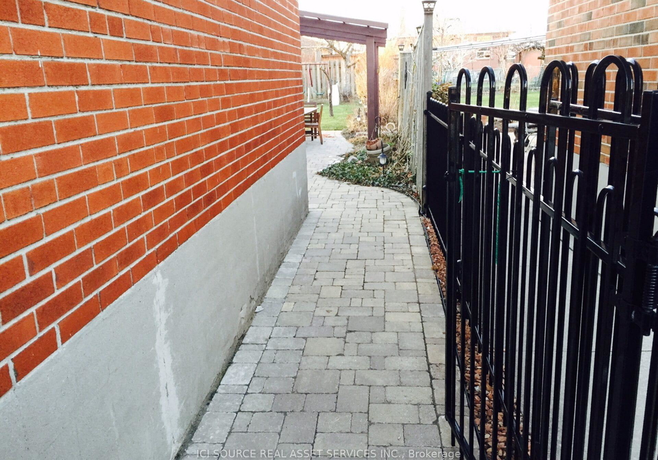 30-faversham-crescent-etobicoke-ontario-w12425428