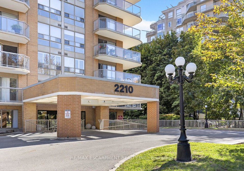 2210-lakeshore-road-burlington-ontario-w12425689