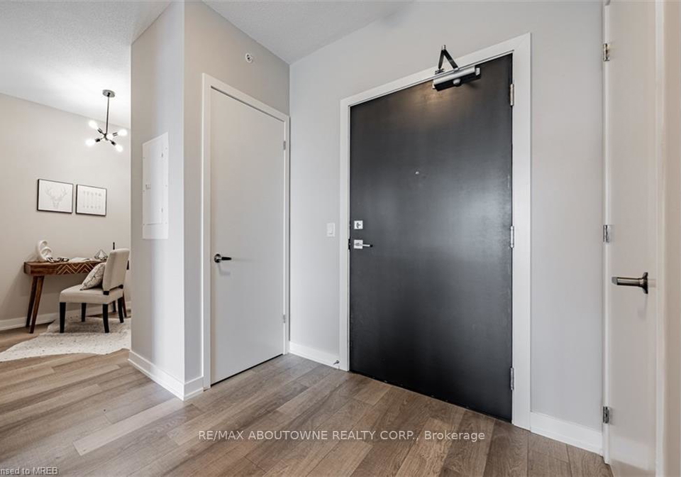 5240-dundas-street-burlington-ontario-w12425984