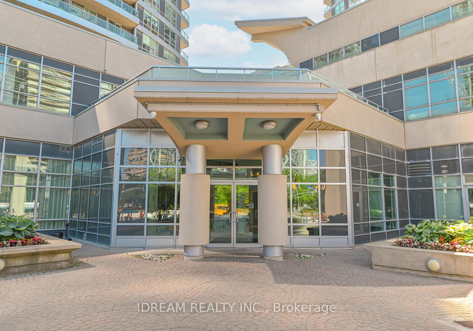 33-elm-drive-w-mississauga-ontario-w12426352
