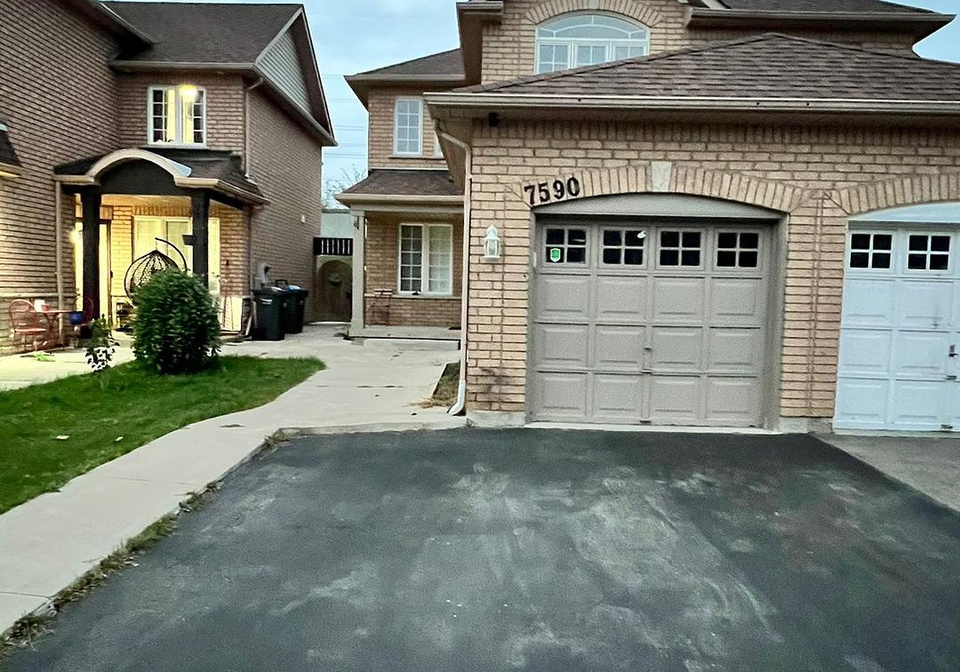 7590-black-walnut-trail-mississauga-ontario-w12426403