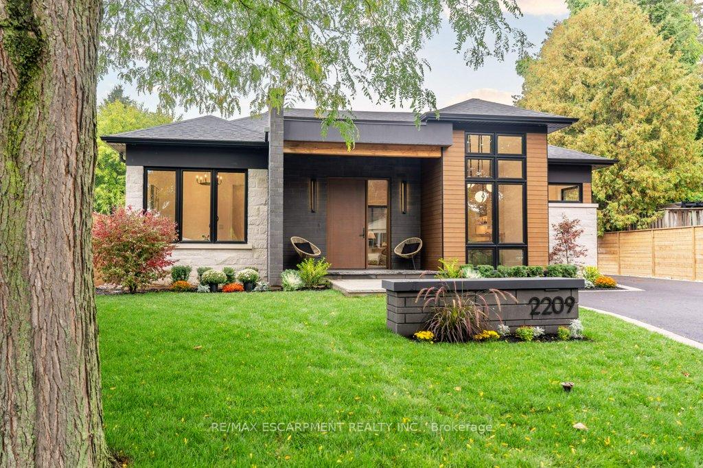 2209-courtland-drive-burlington-ontario-w12426624