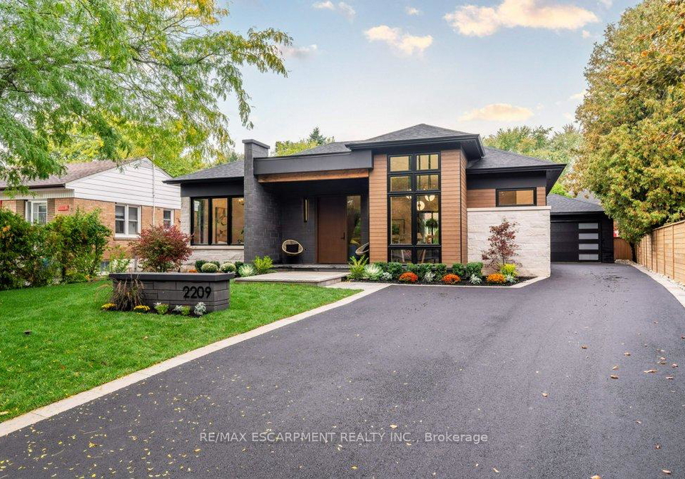 2209-courtland-drive-burlington-ontario-w12426624