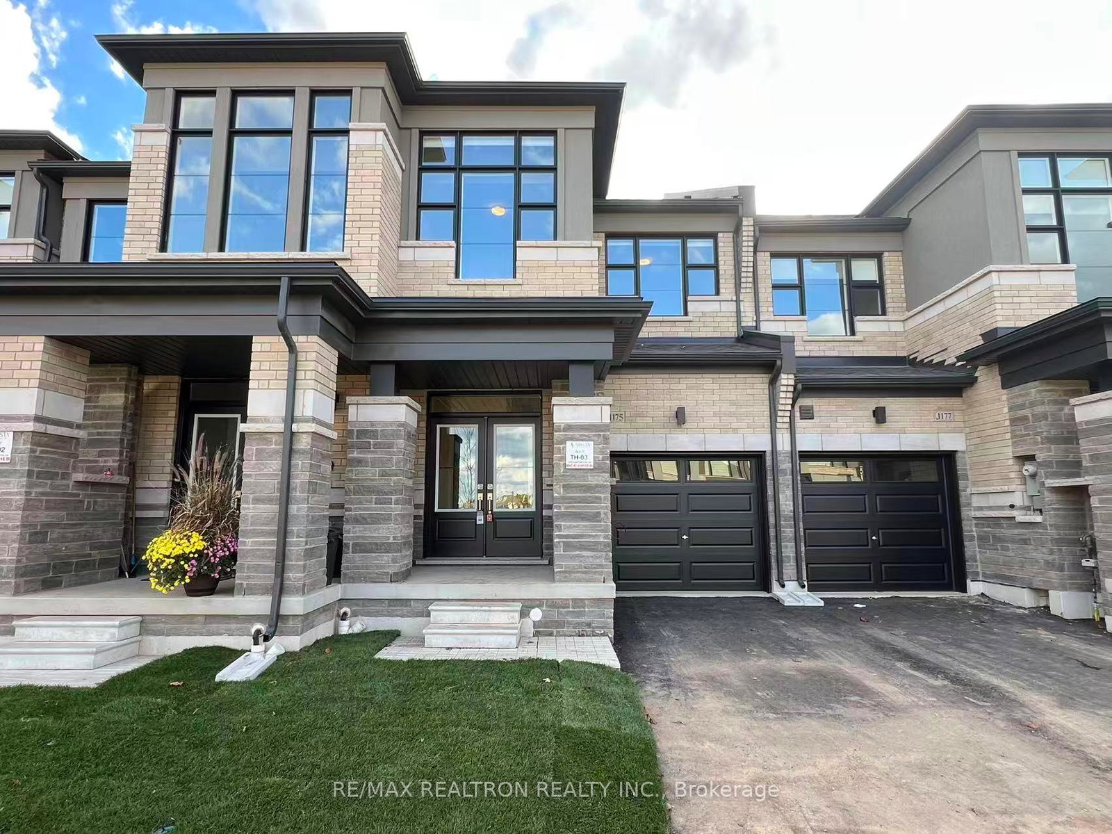 1175-dartmouth-crescent-oakville-ontario-w12427885