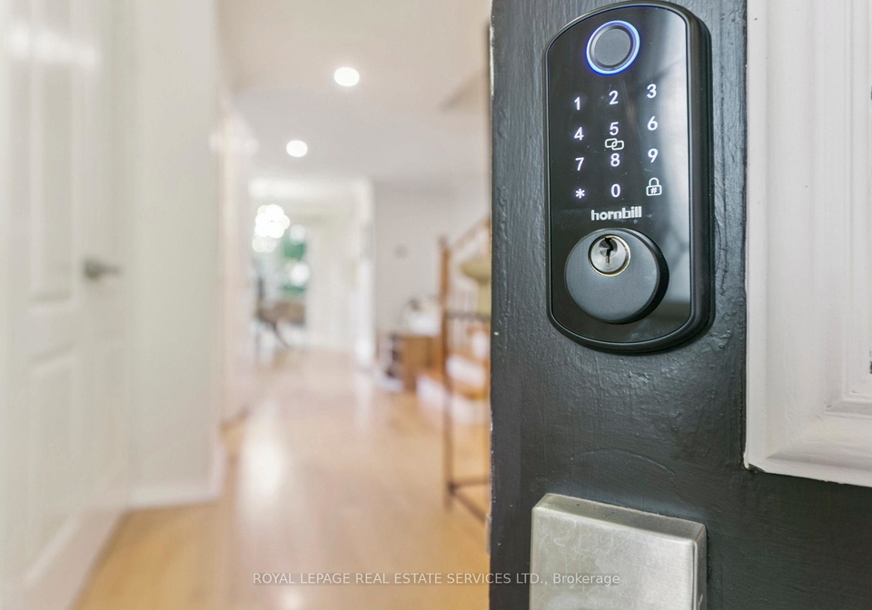 2193-shorncliffe-boulevard-oakville-ontario-w12428100