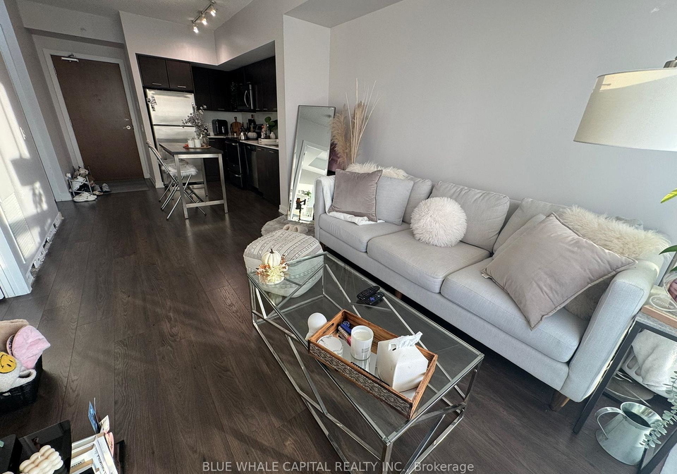 2212-lakeshore-boulevard-w-etobicoke-ontario-w12428590