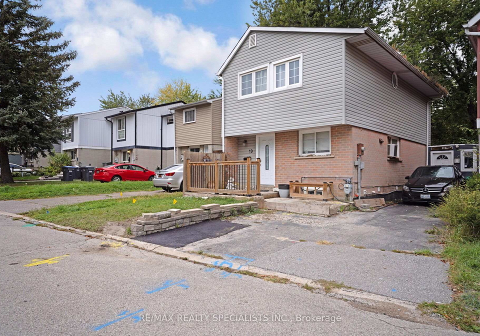 19-gatsby-square-brampton-ontario-w12429226