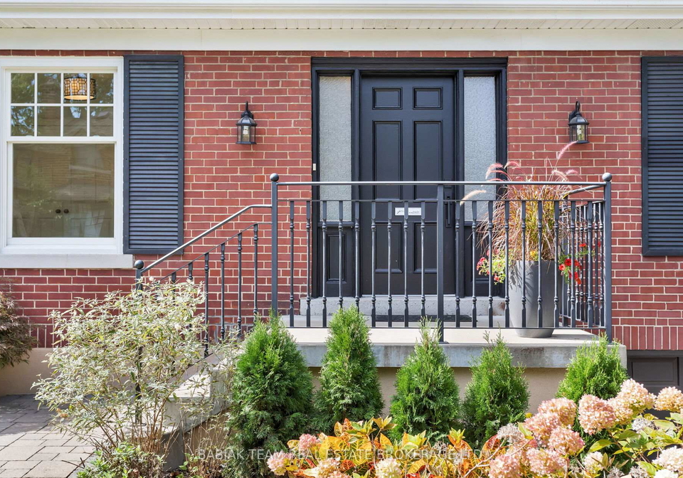 9-humbercrest-point-toronto-ontario-w12429245