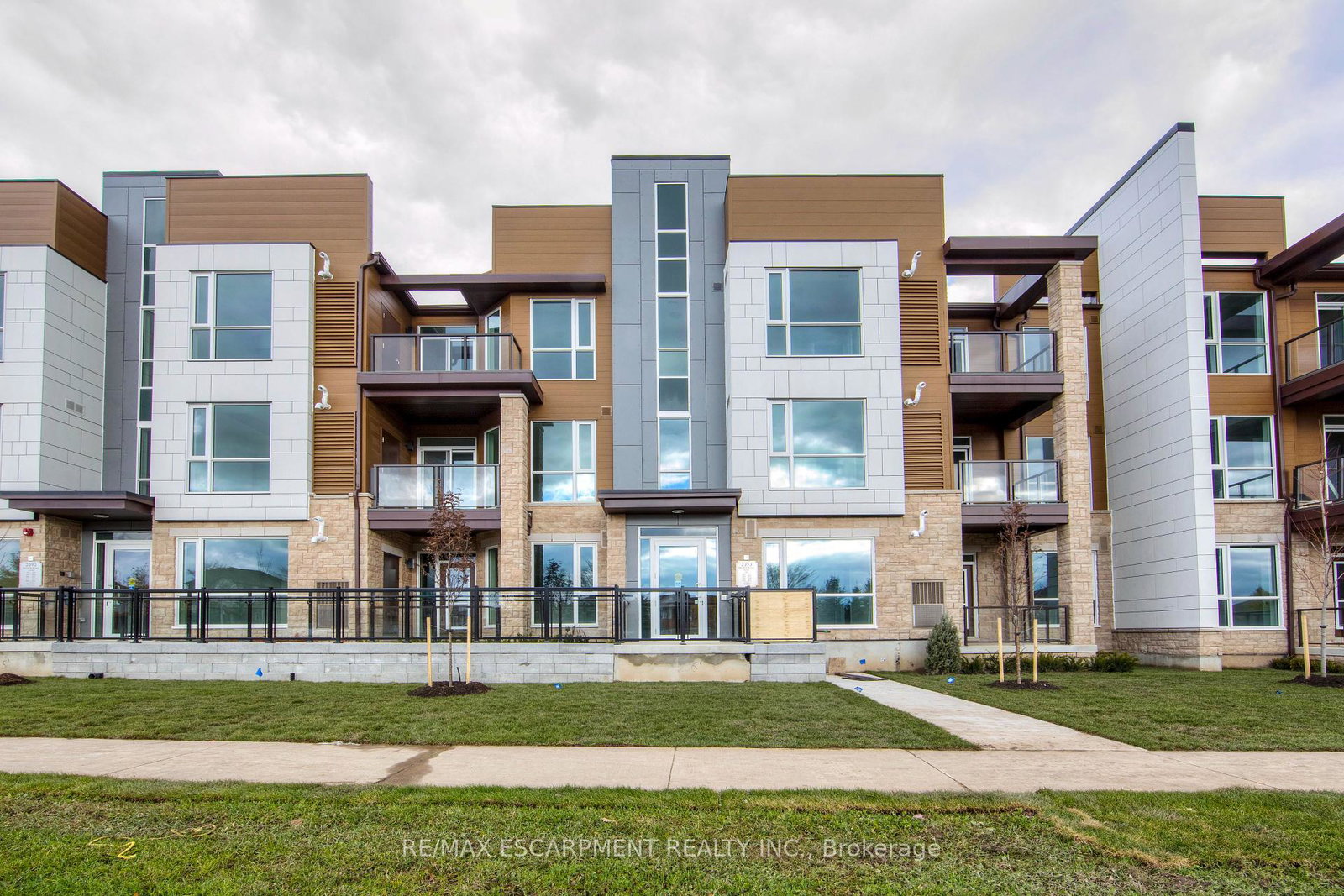 2393-bronte-road-oakville-ontario-w12429449