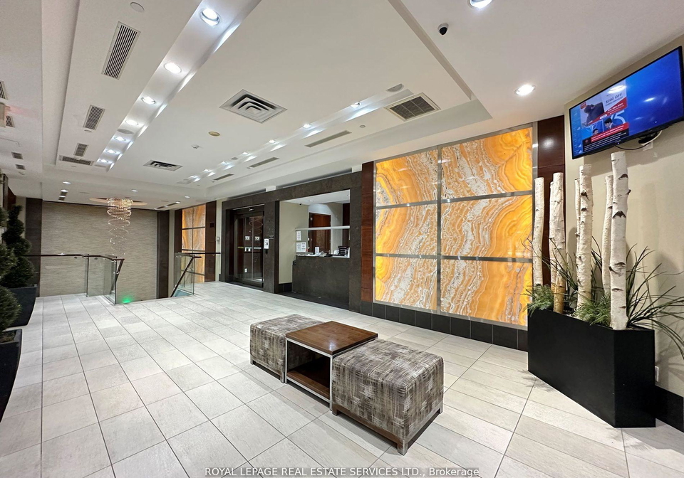 310-burnhamthorpe-road-w-mississauga-ontario-w12429897