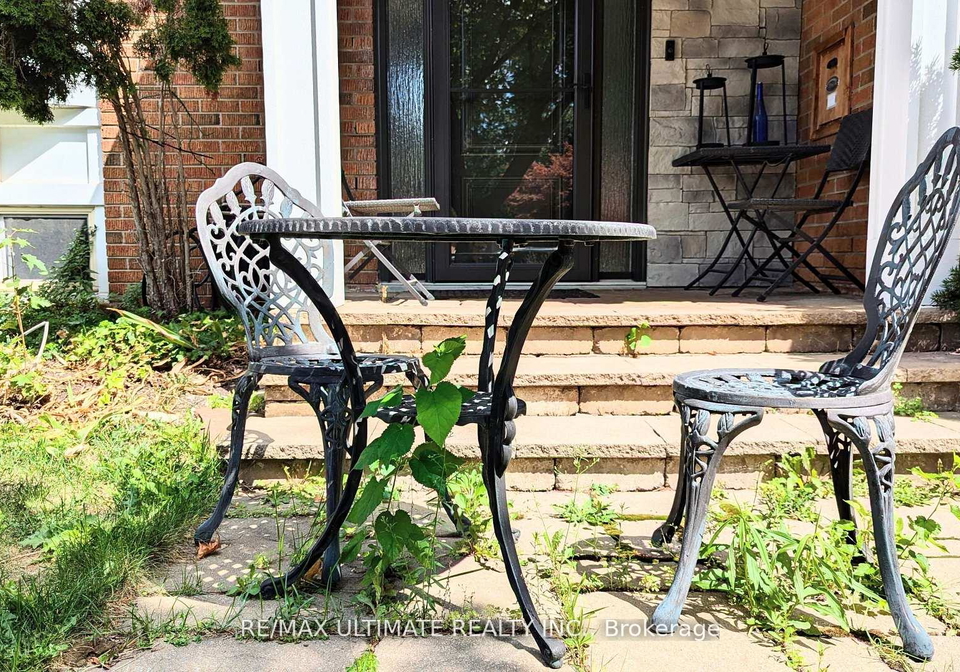 525-pinedale-avenue-burlington-ontario-w12430343