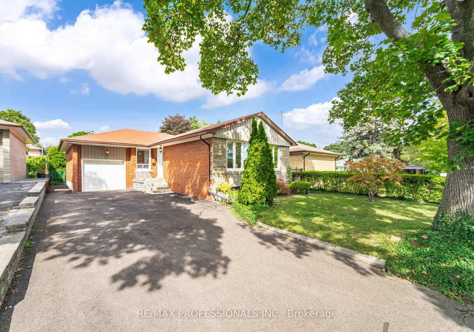 4-lethbridge-avenue-etobicoke-ontario-w12430481