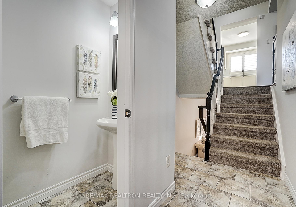 2543-gill-crescent-oakville-ontario-w12431349