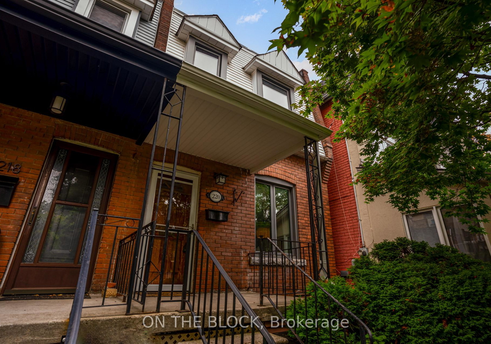 220-fairview-avenue-toronto-ontario-w12432005