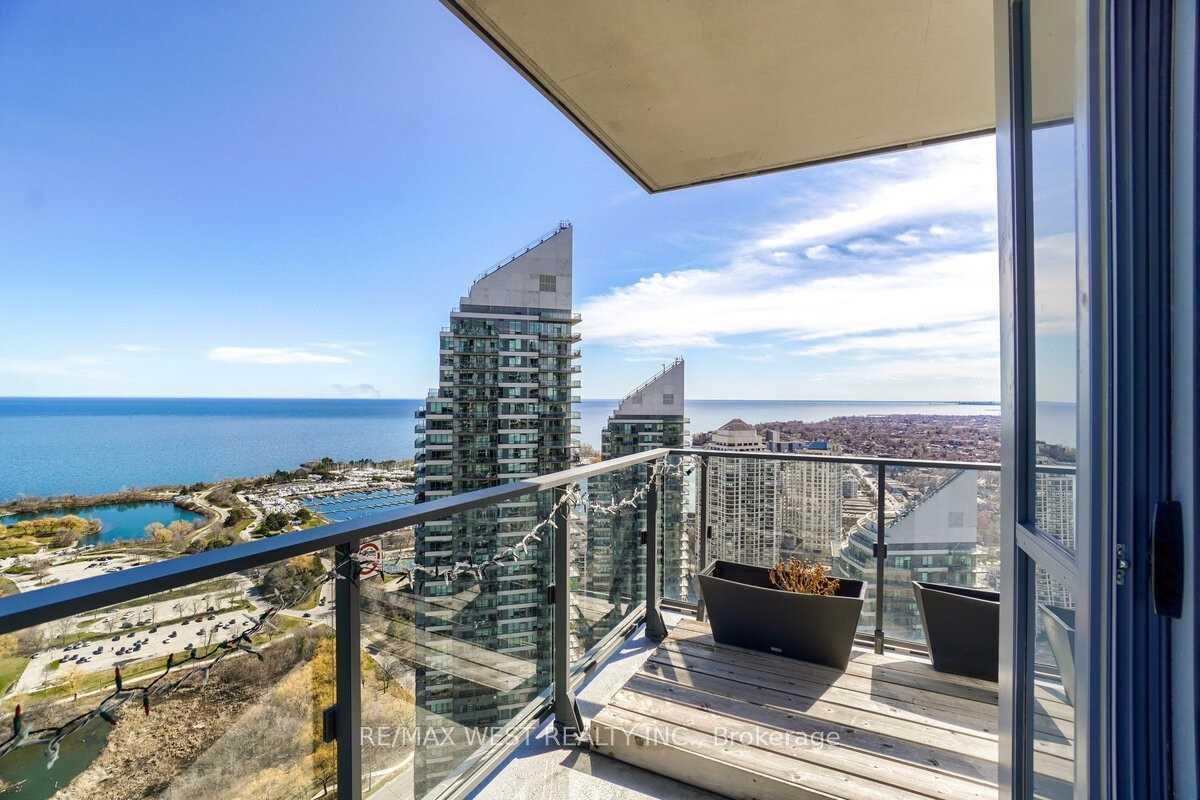 2220-lake-shore-boulevard-w-etobicoke-ontario-w12432068
