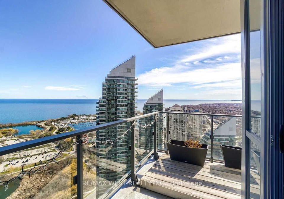 2220-lake-shore-boulevard-w-etobicoke-ontario-w12432068