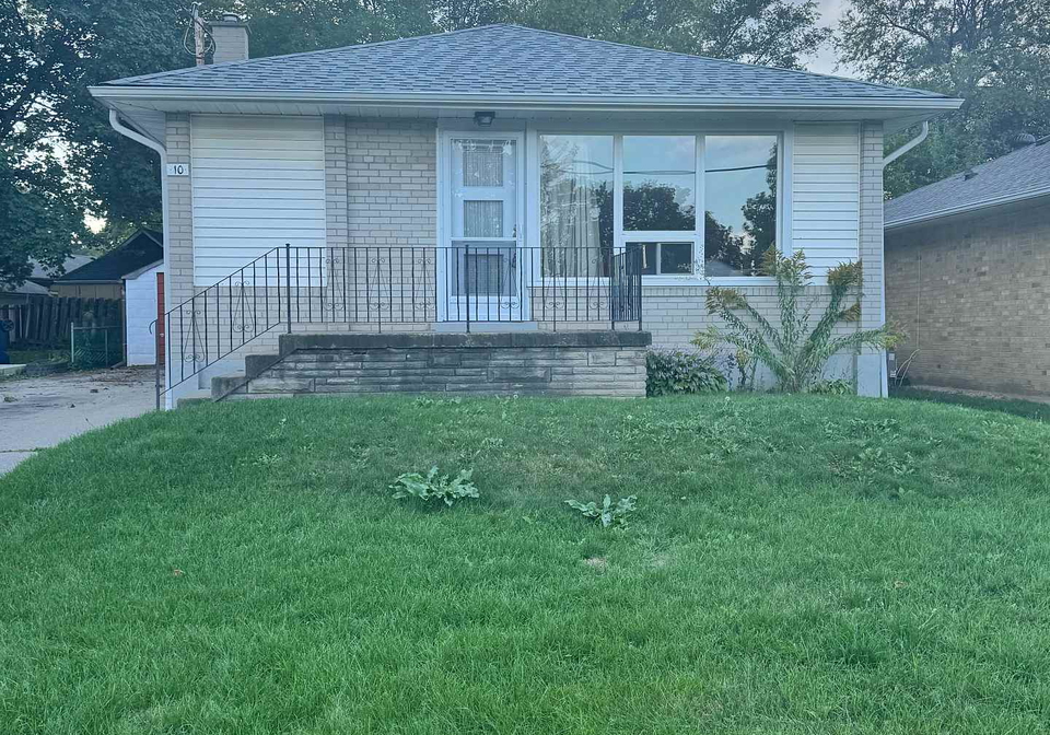 10-restever-gate-etobicoke-ontario-w12433132