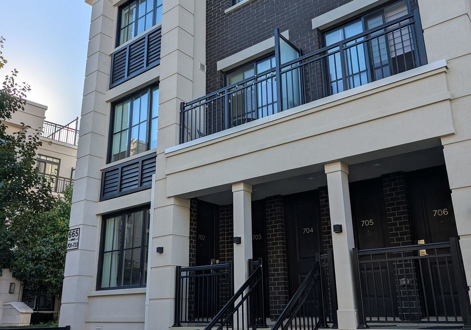 665-cricklewood-drive-mississauga-ontario-w12433564