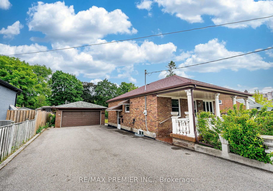 22-meadow-lane-avenue-york-ontario-w12433747