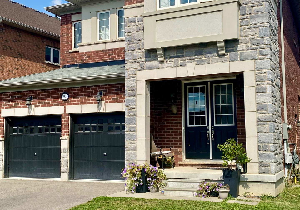 250-niagara-trail-halton-hills-ontario-w12435772