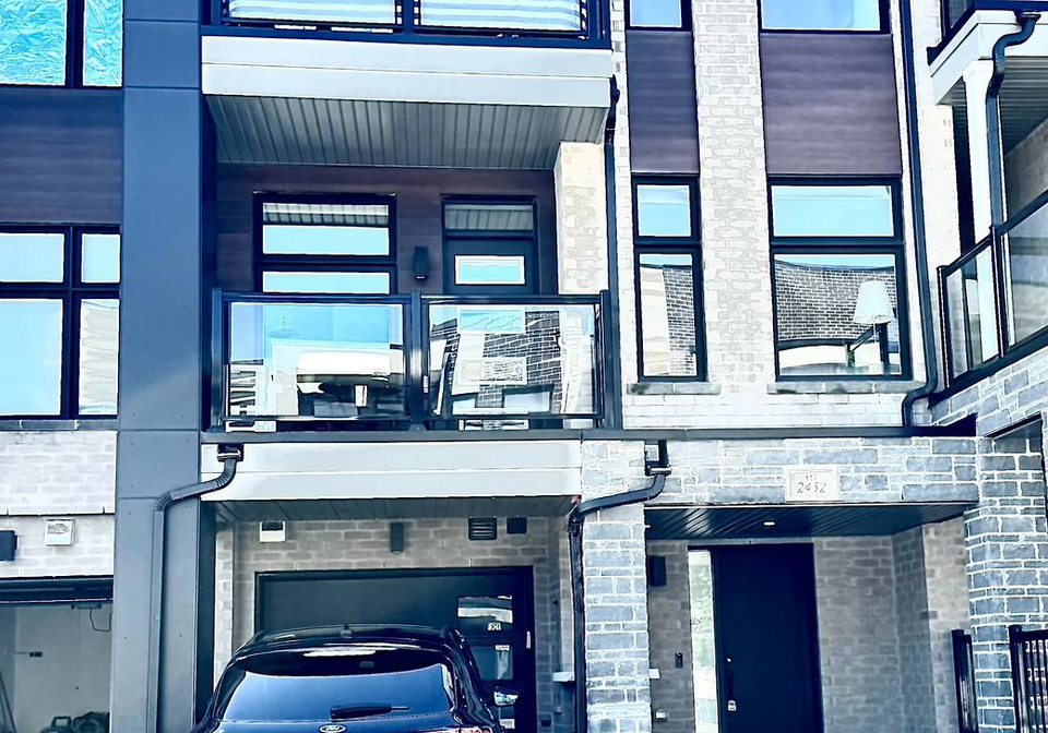 2452-belt-lane-oakville-ontario-w12436156