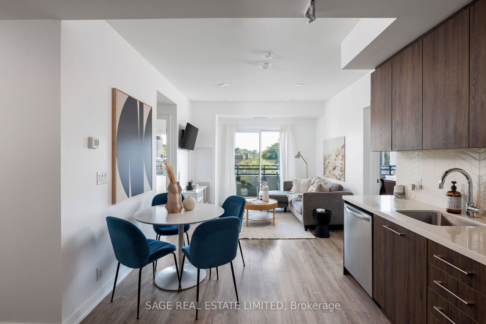 1-neighbourhood-lane-etobicoke-ontario-w12436489