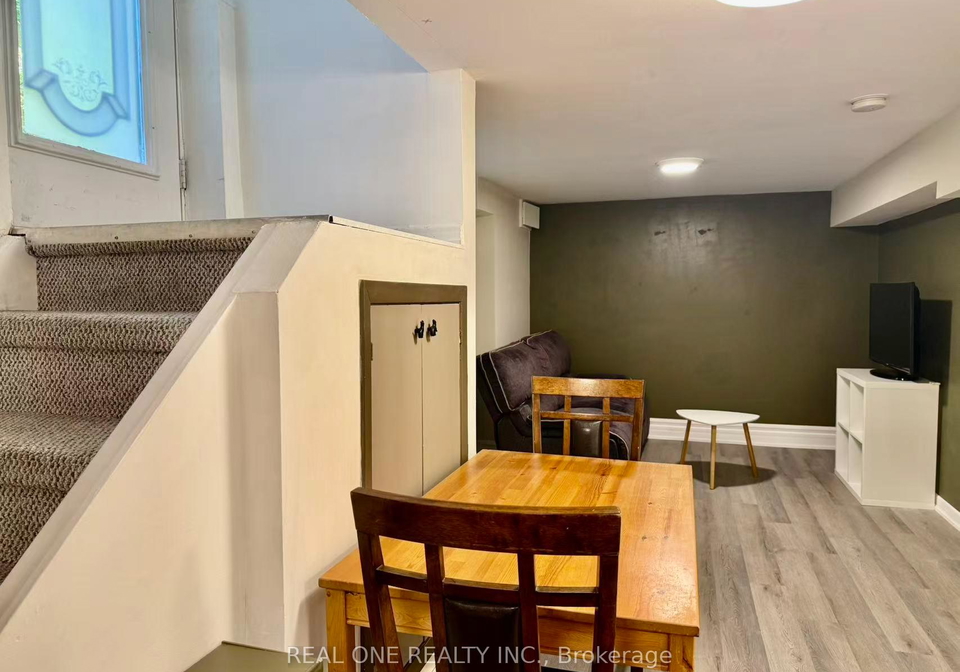 391-parkside-drive-toronto-ontario-w12437641