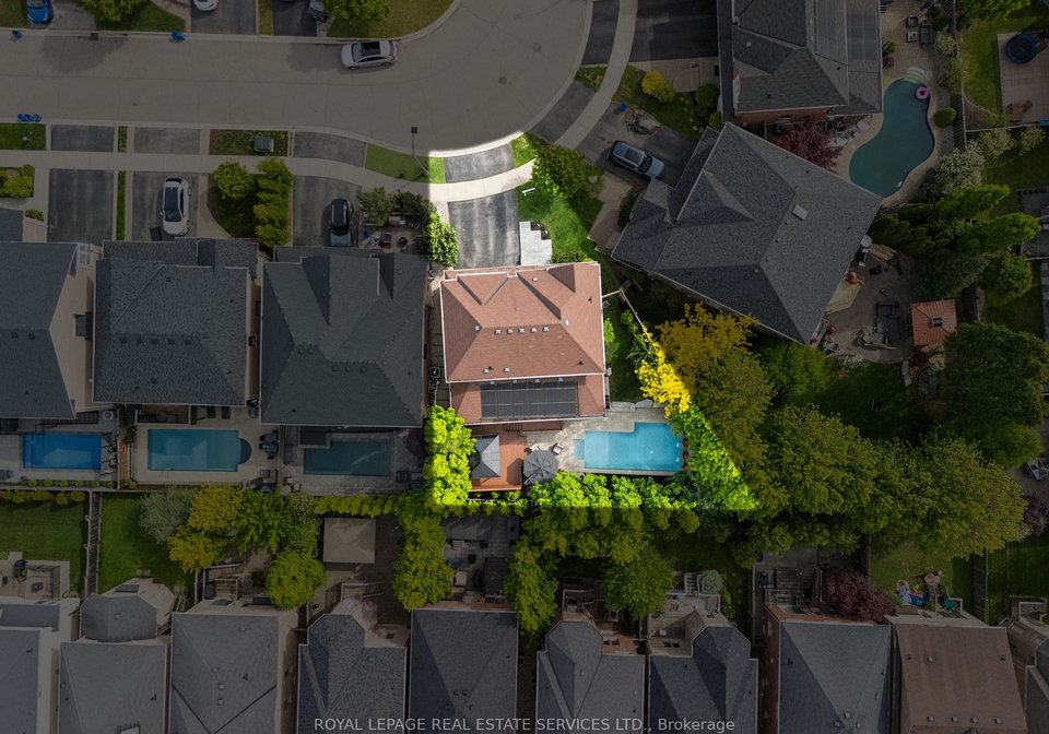 2313-blue-oak-circle-oakville-ontario-w12437708