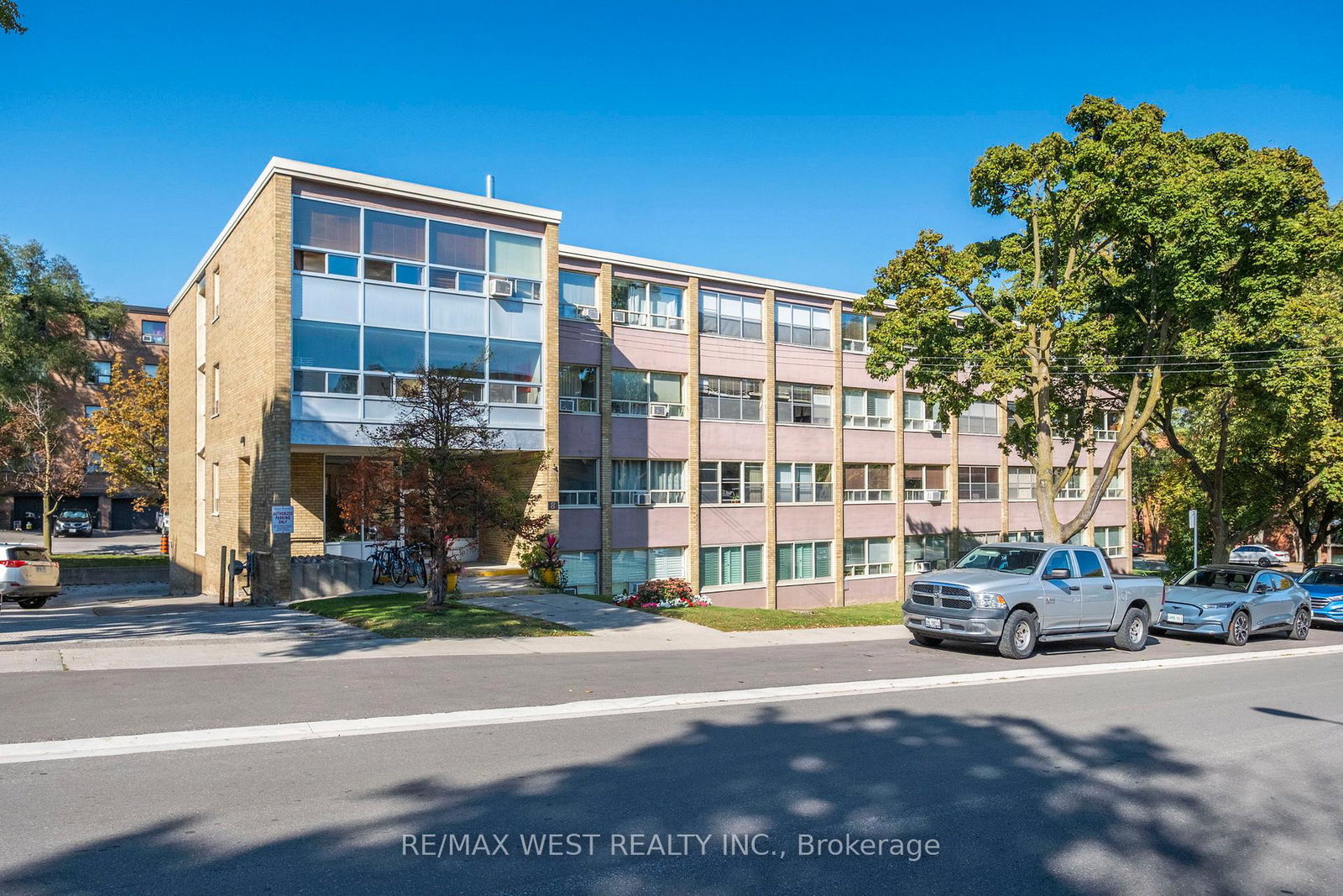 8-kinsdale-boulevard-etobicoke-ontario-w12438578